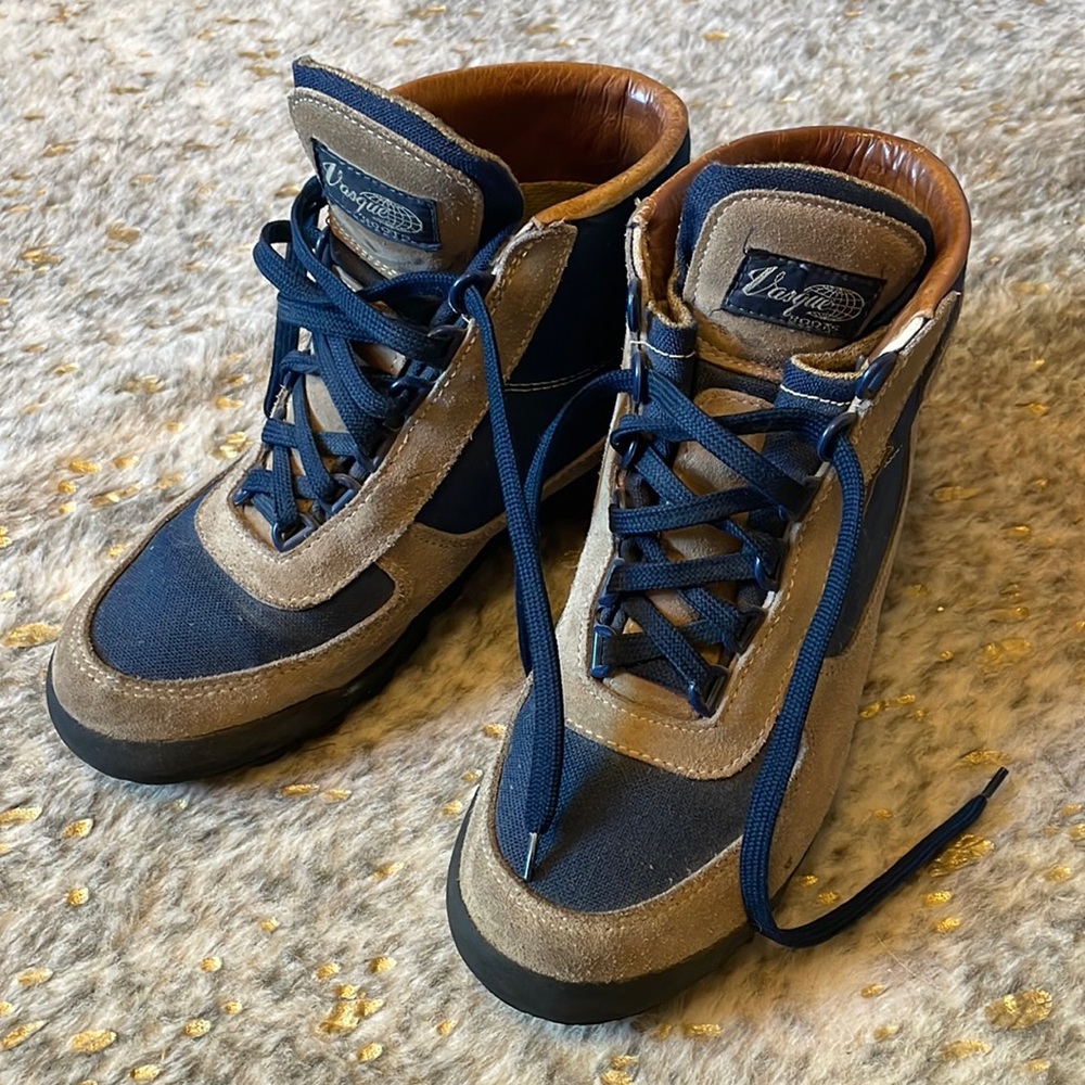 Vasque boots hiking boots blue and tan great condition size 8 1/2